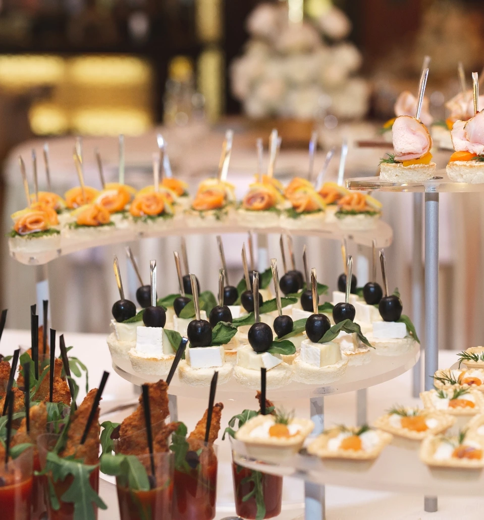 https://cedartreecatering.ae/wp-content/uploads/2023/09/corporate-catering_top_right.webp?utm_source=chatgpt.com